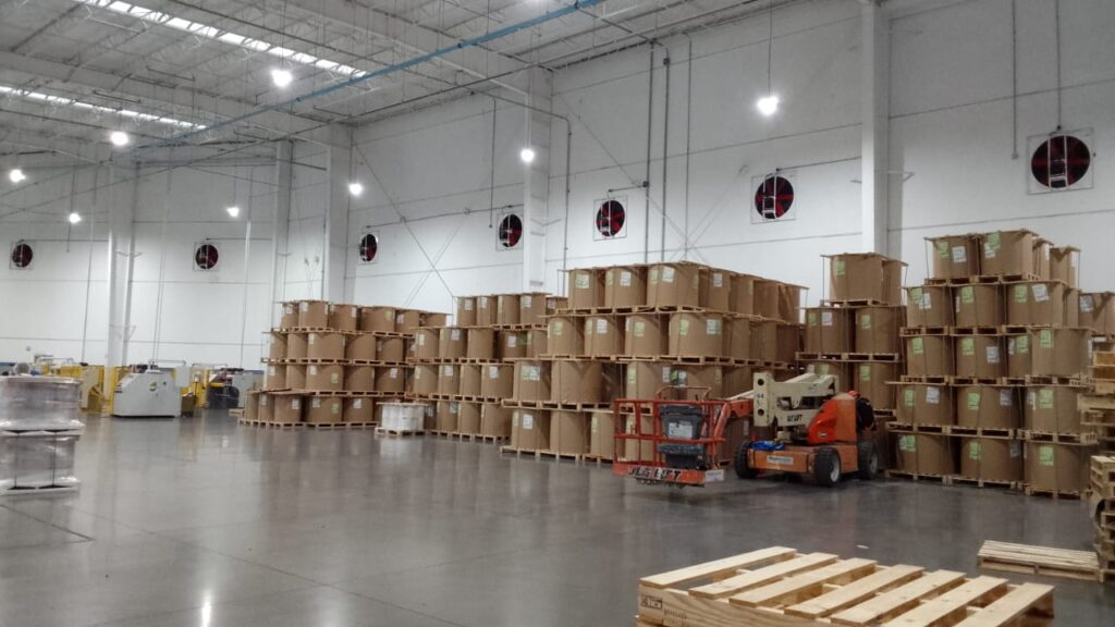 Cómo reducir la temperatura en una nave industrial en Monterrey